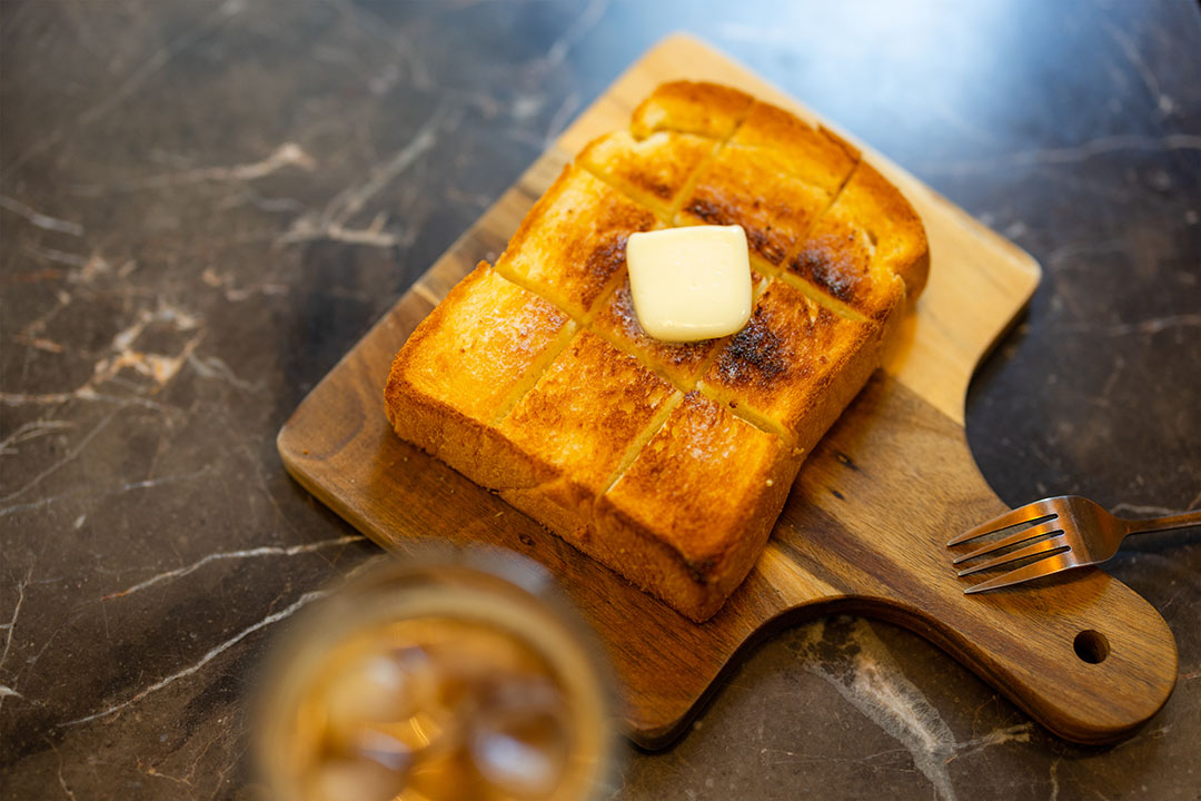 hot toast with butter